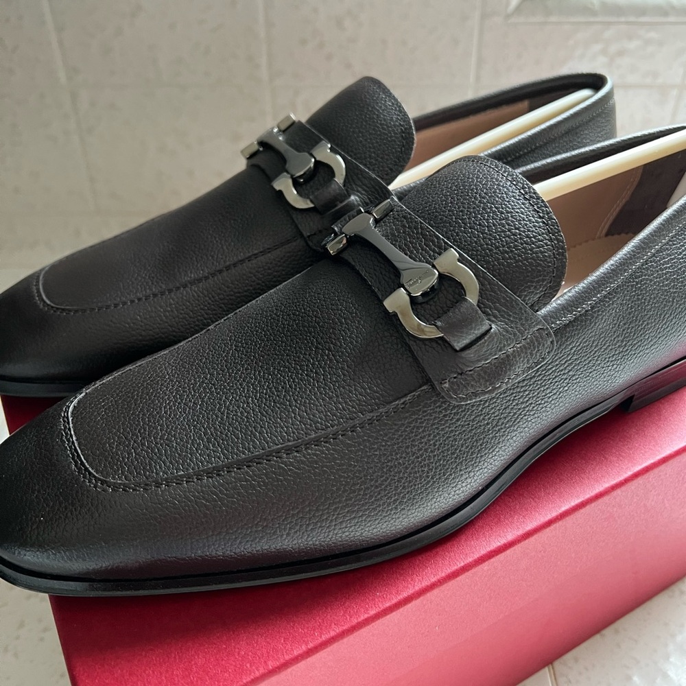 SOLD - Salvatore Ferragamo Moon piper double gancio bit loafer